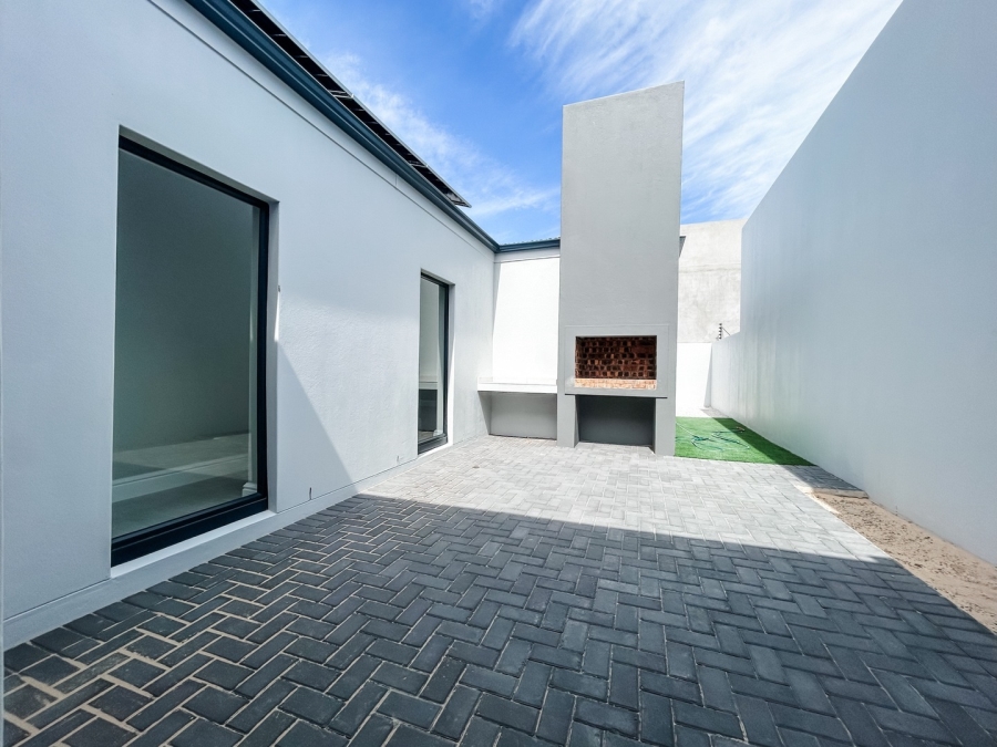 To Let 3 Bedroom Property for Rent in Sandown Western Cape